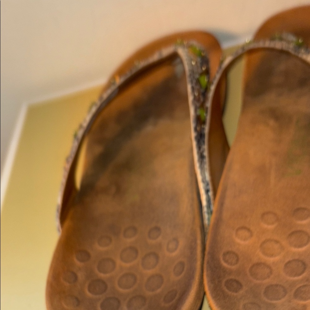 Vionic Studded Snake Print Sandals size 9 - Picture 7 of 8